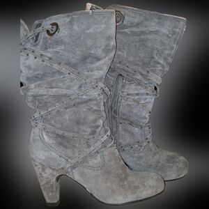 Grey suade Boot